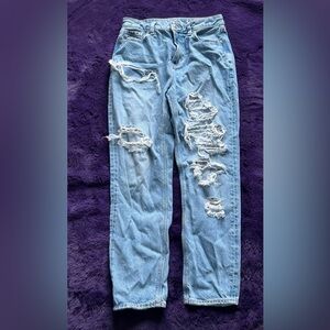 Ripped light wash American eagle jeans! 🦅👖🩵